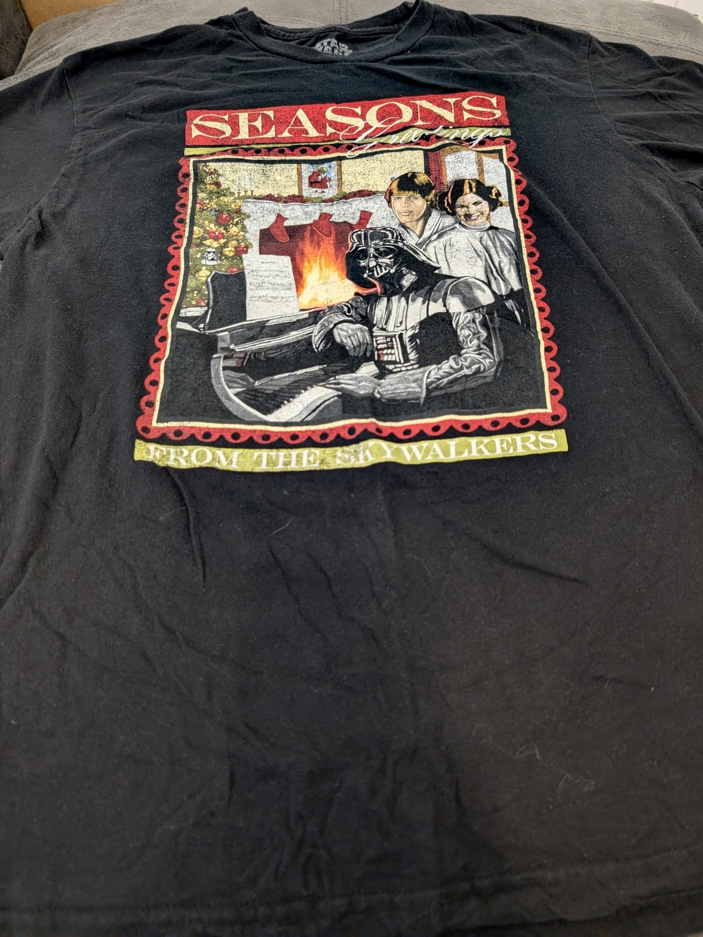 Star Wars Holiday Graphic Tee "Season's Greetings"